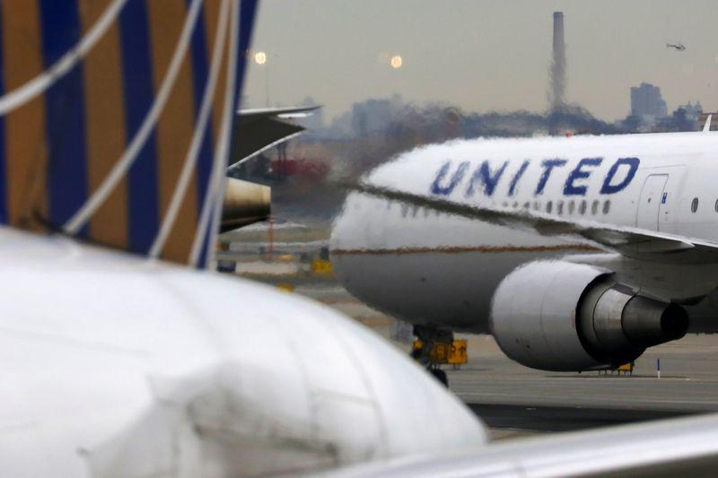 United Airlines pledges loyalty program for 5 billion loan