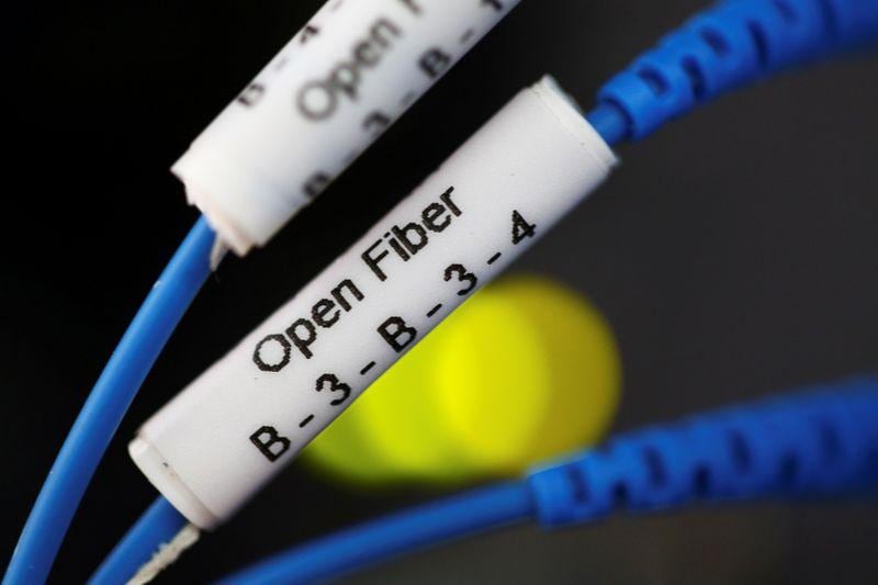 Macquarie offer for Open Fiber stake could speed single Italy network