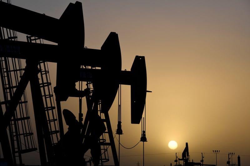 Oil falls on rise in US crude stocks virus resurgence fears