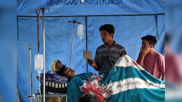 After Indonesian earthquake terror, hundreds trek down from volcano