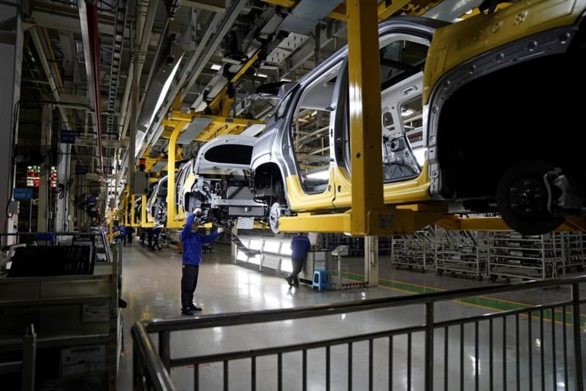 Gm Ford Quarterly China Sales Slide Again Amid Economy Woes Business News Firstpost