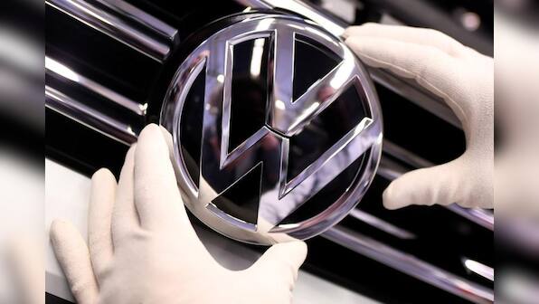 Last Volkswagen Beetle drives into the sunset