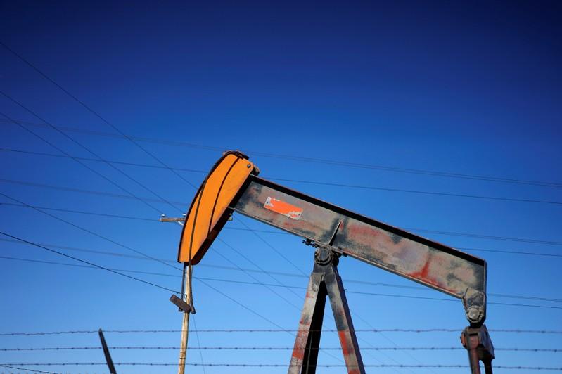 Oil drops after poll points to slower global growth