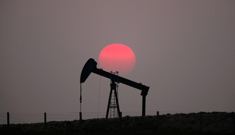 Oil edges up on prospect of US interest rate cut