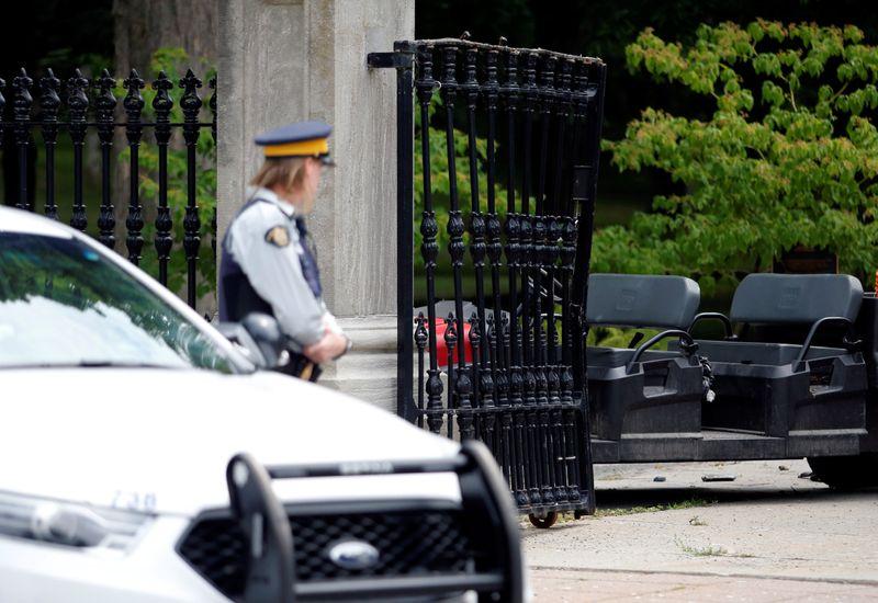 Armed military man who rammed gates near Canada PM Trudeau's residence acted alone - police Armed military man who rammed gates near Canada PM Trudeau's residence acted alone - police