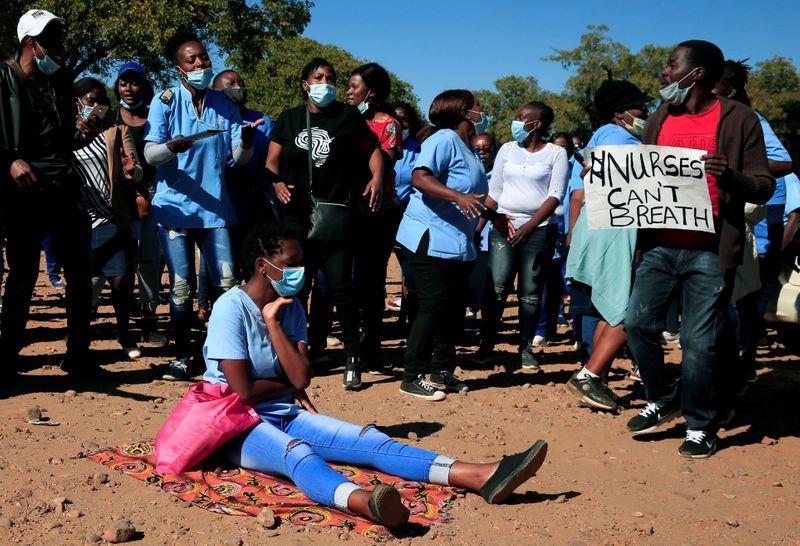 Nurses in Zimbabwe arrested as they protest over pay