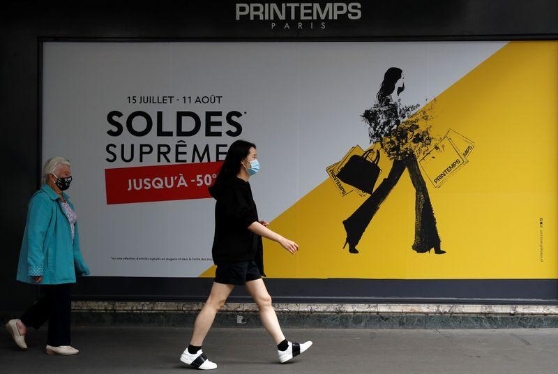 Pariss struggling shops brace for muted sales season