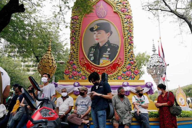 Thai protesters take aim at army after antigovernment rallies