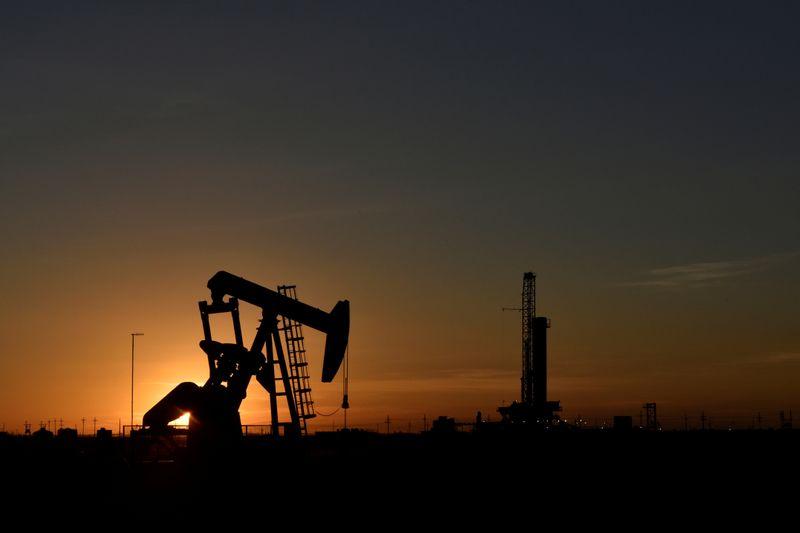 Oil prices edge lower on U.S.-China tensions Oil prices edge lower on U.S.-China tensions