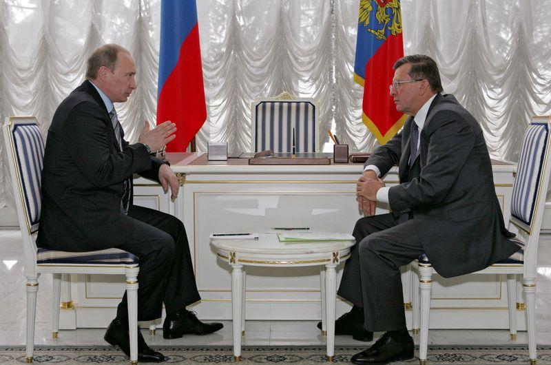 Exclusive Former Kremlin insider recounts Putins moves to retain power