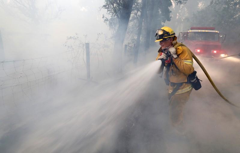 Crews battling deadly California wildfire slowed by returning winds