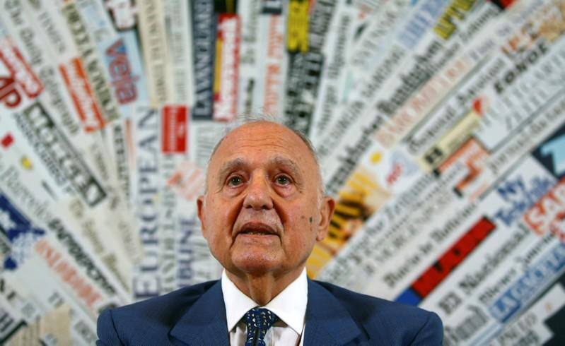 Italy fixes budget outline, as markets worry