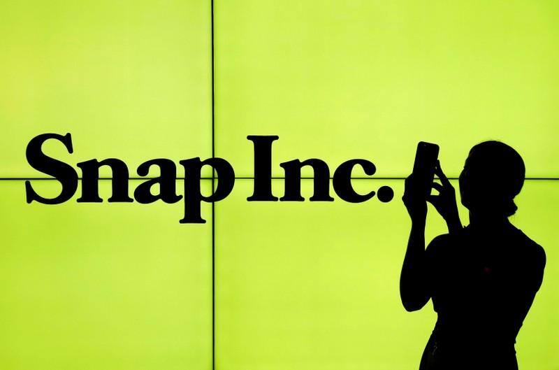 Snap loses daily users, beats on revenue as Saudi prince takes stake