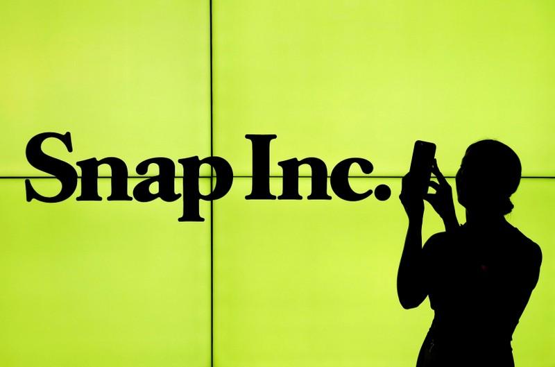 Snap loses daily users, beats on revenue as Saudi prince takes stake Snap loses daily users, beats on revenue as Saudi prince takes stake