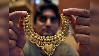 Gold hits fresh 2017 lows as investors seek refuge elsewhere