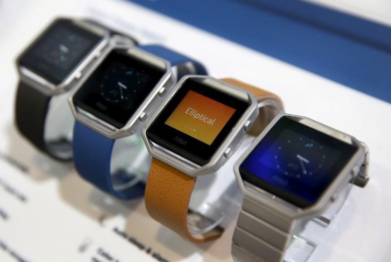 Fitbit cuts 2019 revenue view, Versa Lite sales lag; shares tank Fitbit cuts 2019 revenue view, Versa Lite sales lag; shares tank