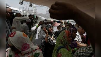 Muslim pilgrims pray in Mecca as haj winds down without incident