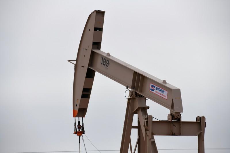 Oil prices drop as data shows surprise climb in U.S. inventories Oil prices drop as data shows surprise climb in U.S. inventories