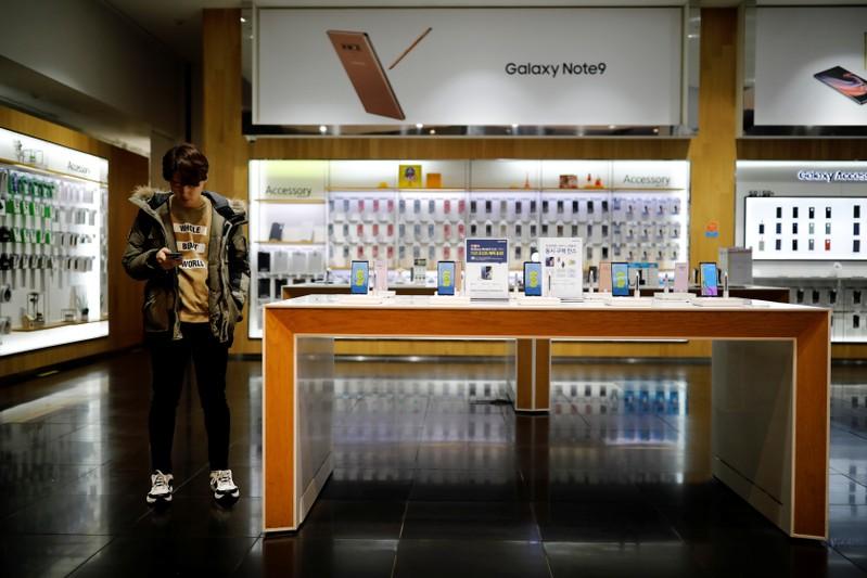 Samsung Display may suspend output at South Korean LCD plant spokeswoman