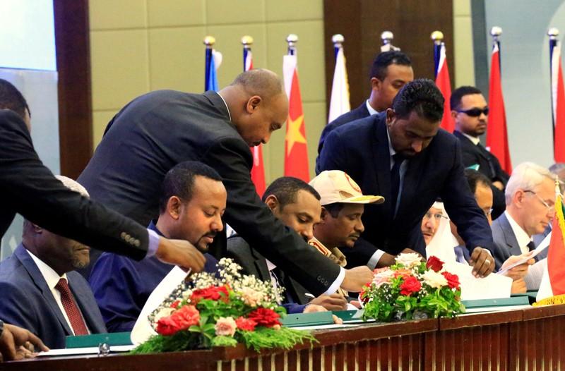 Sudanese army and civilians seal interim powersharing deal