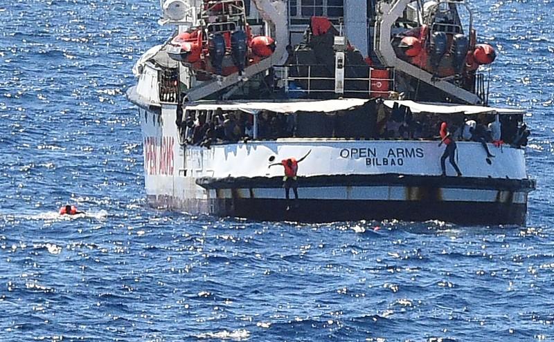 Migrants disembark Open Arms rescue ship on Italian island of Lampedusa ...