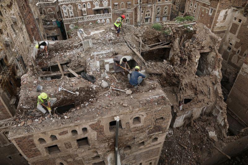 Yemens UNESCOlisted Old Sanaa houses collapse in heavy rains