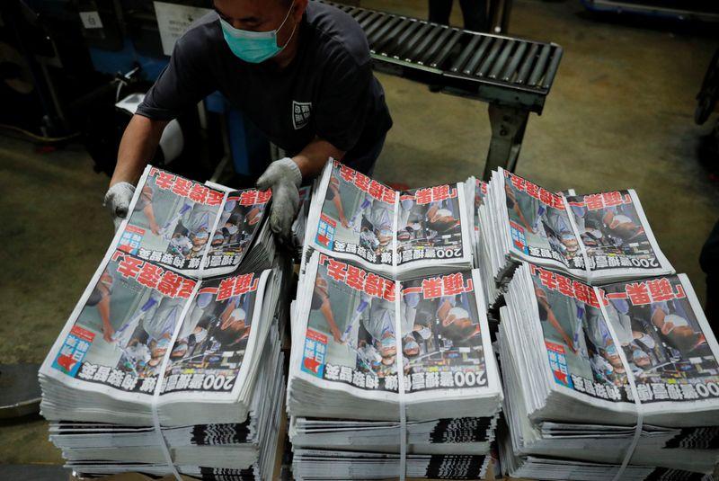 Apple Daily must fight on Hong Kong tabloid front page reads after owner arrest