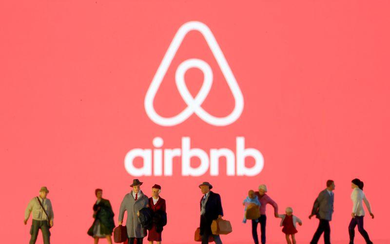 Airbnbs quarterly revenue slumps 2020 IPO plans still on  Bloomberg News