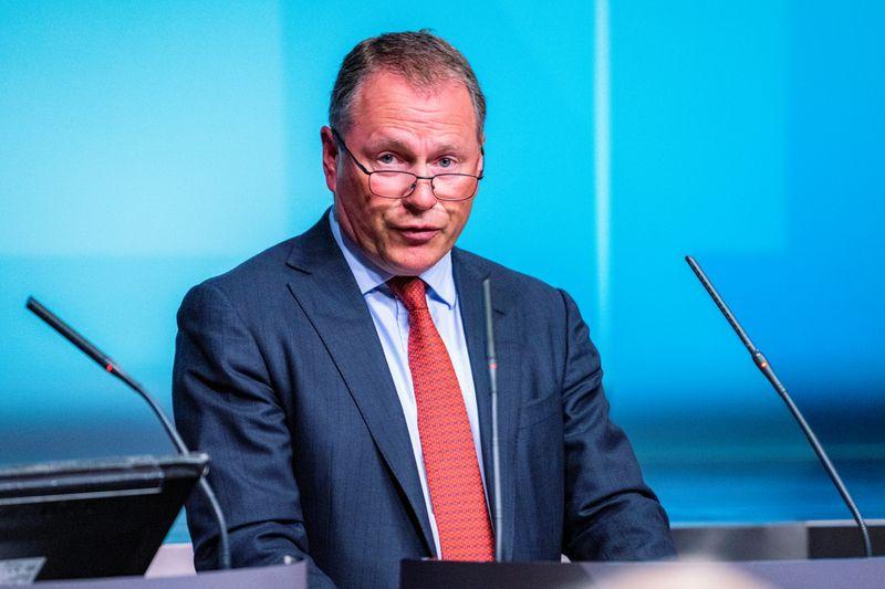 Pressure grows on Norways new wealth fund chief to divest hedge fund stake