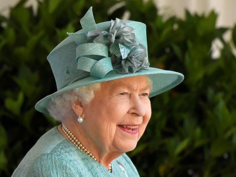 Britains Queen Elizabeth pays tribute on 75th anniversary of Japans WW2 defeat