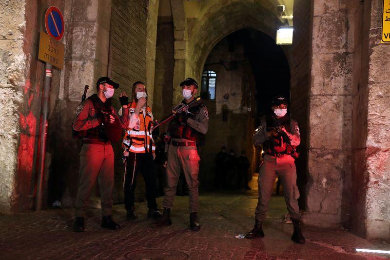 Man stabs Israeli cop is shot dead in Jerusalems Old City  police