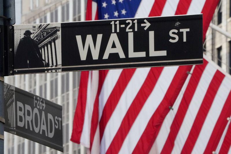 Wall Street ends lower after Fed minutes highlight tough recovery