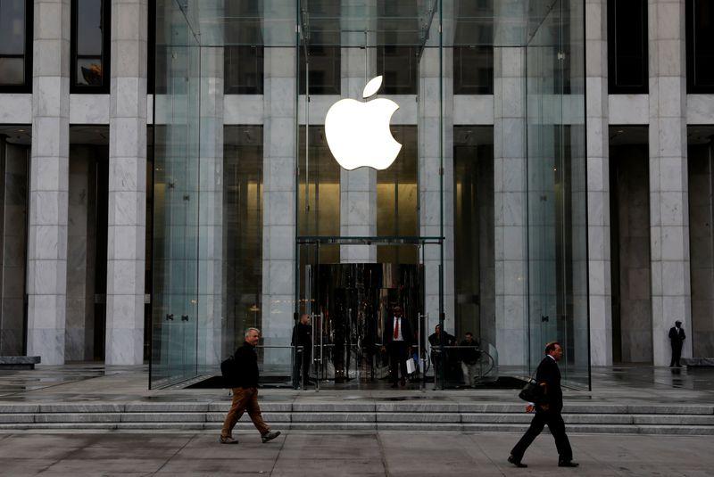 U.S. trade panel launches patent infringement probe into Apple devices