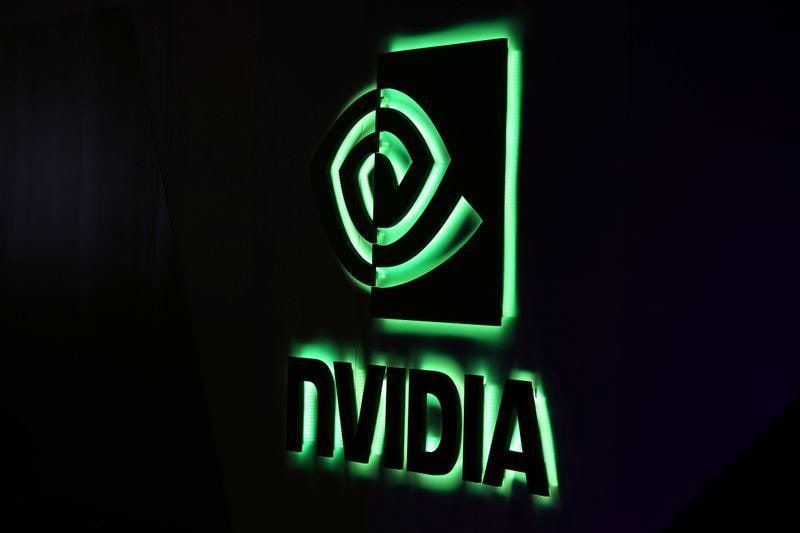 Nvidia beats estimates but data center results leave shares flat
