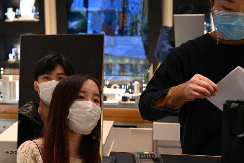 Chinese students in Australia head home as coronavirus upends study