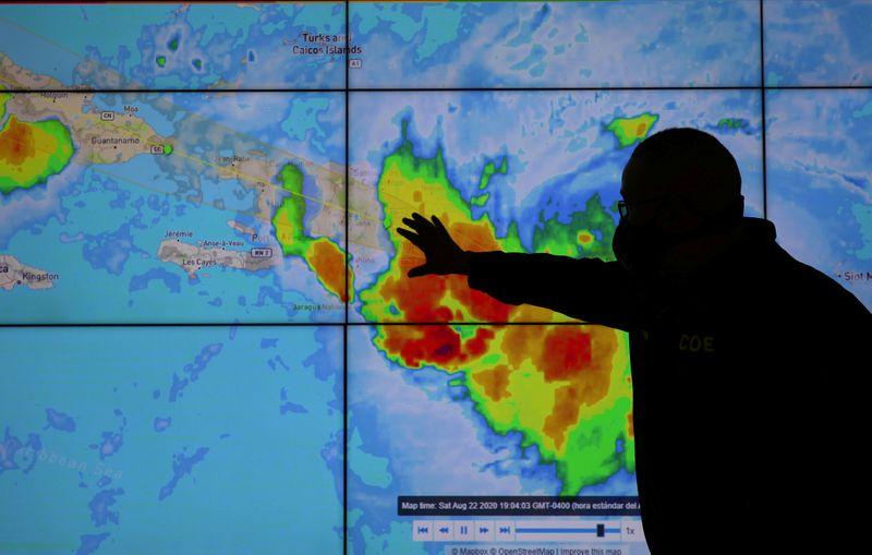Louisiana Cuba residents evacuate as twin storms take aim at US coast