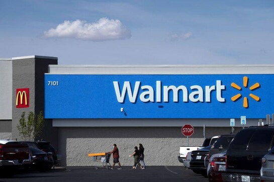 Walmart partners with Microsoft for TikTok bid Walmart partners with Microsoft for TikTok bid