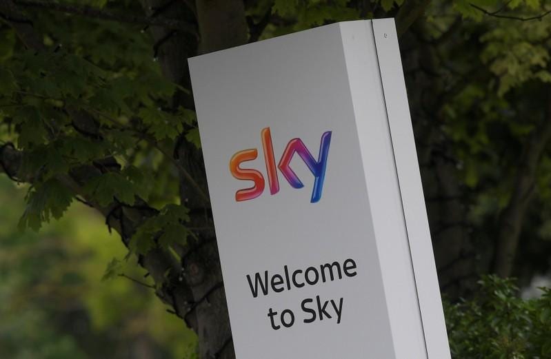 Comcast and Fox take 34 billion battle for Britains Sky to the wire