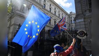 UK's Labour set to vote against Brexit deal, open to second referendum