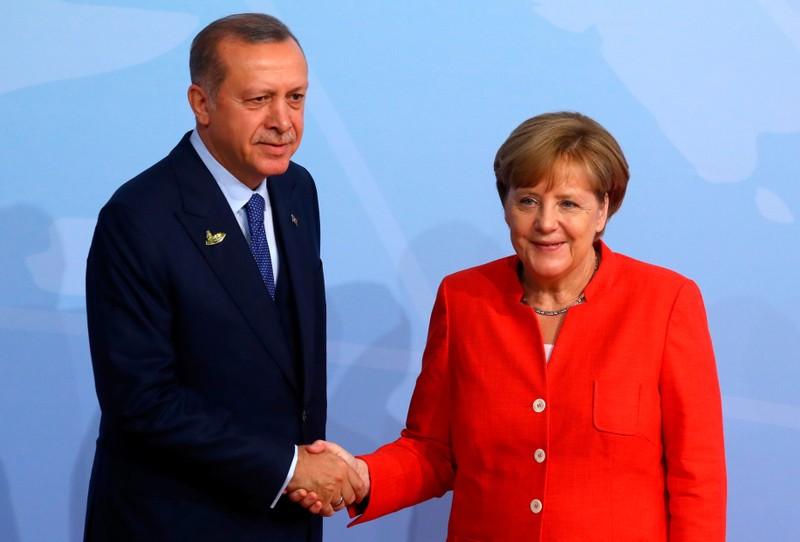 Germanys Merkel Human rights an issue in talks with Erdogan