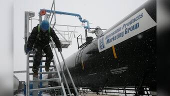 White House pushes biofuel deal to biofuel producers, oil refiners - sources