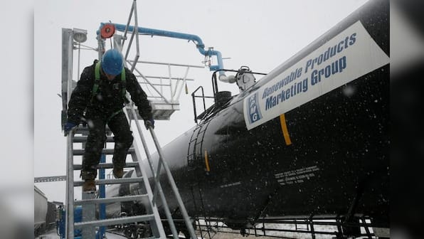 White House pushes biofuel deal to biofuel producers, oil refiners - sources