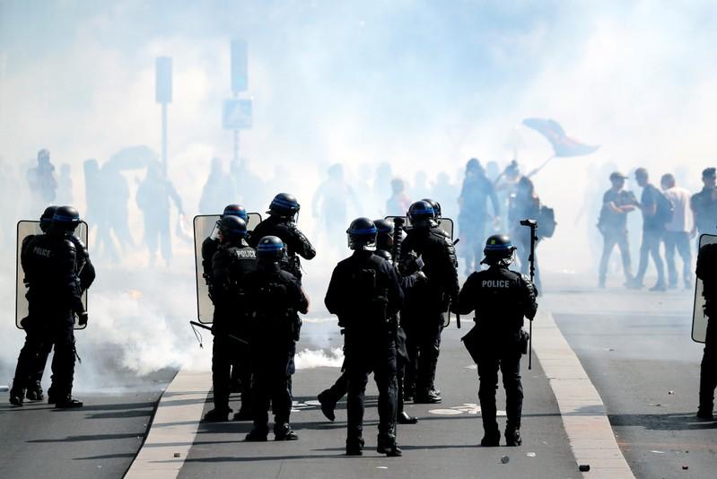 Police face protesters in Nantes as yellow vest marches resume