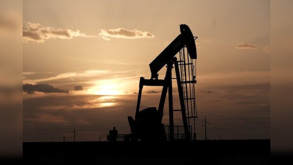 Oil falls more than 1% as market awaits response to Saudi oil attacks