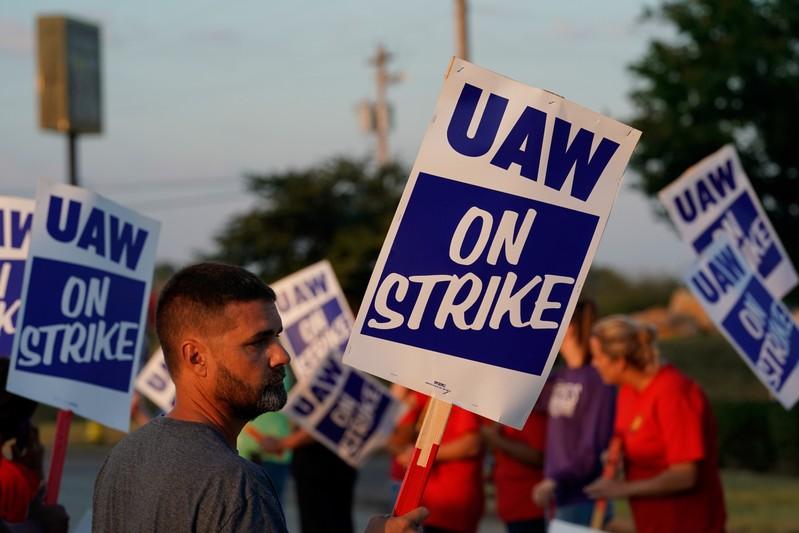 GM says White House has no involvement in UAW contract talks