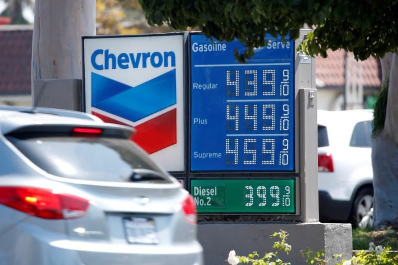 Higher fuel prices may steal holiday cheer from U.S. retailers Higher fuel prices may steal holiday cheer from U.S. retailers