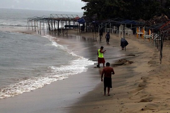 Tropical Storm Lorena threatens to dump rain on Mexico's Los Cabos Tropical Storm Lorena threatens to dump rain on Mexico's Los Cabos