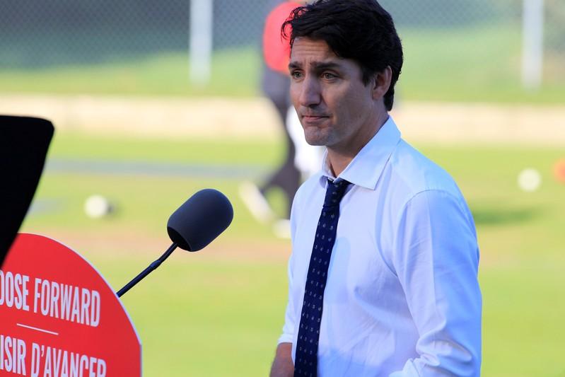 Canadas Trudeau apologizes for dressing up in brown face election chances could suffer