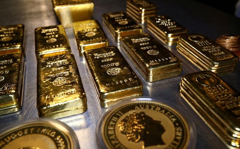 Gold gains support from weaker dollar after lessdovish Fed