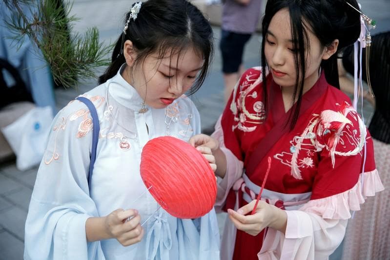 Feature Hanfu movement sweeps China in revival of traditional culture